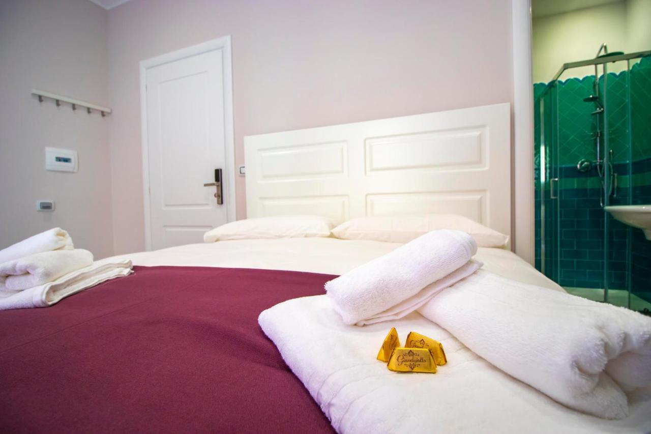 ナポリ Dimora Costantino Bed & Breakfast エクステリア 写真